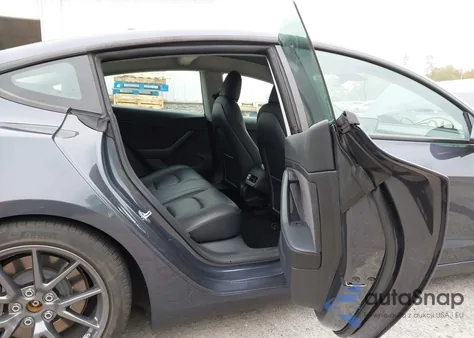 2021 Tesla Model 3 Long Range Dual Motor All-Wheel Drive z USA, uszkodzony, nr VIN 5YJ3E1EB4MF068002